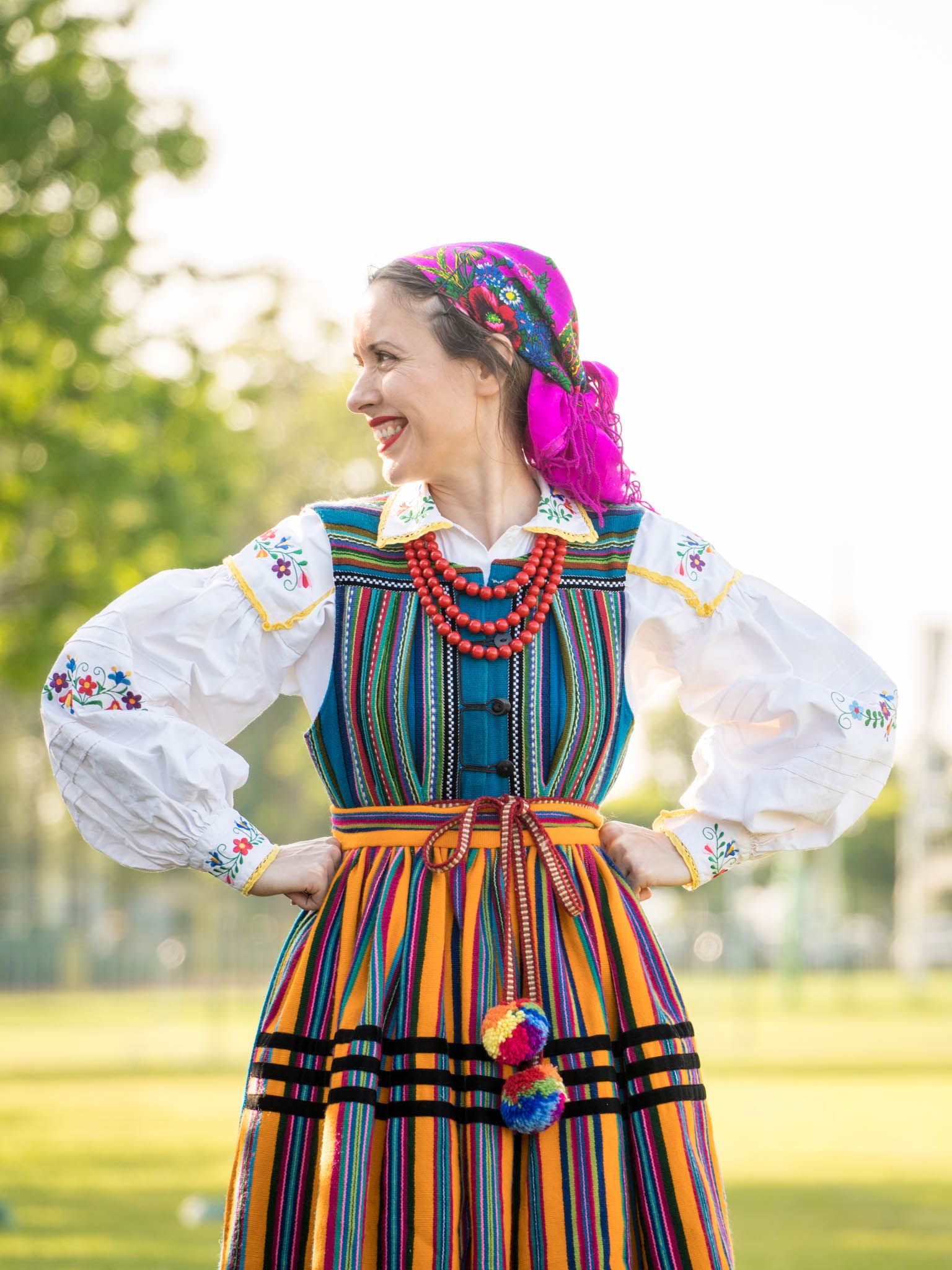 Karolina Idkowiak w stroju ludowym